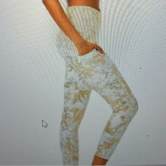 Lilly Pulitzer NWT weekender high rise, leggings, gold foil Luxletic Size XL - Picture 3 of 6